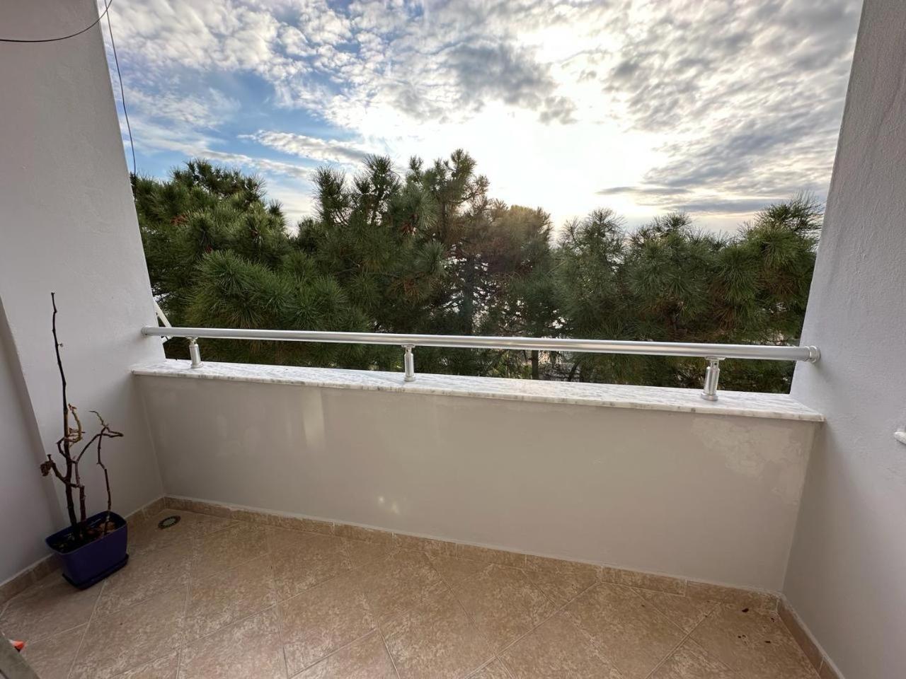 Sunset Sea View - Beachfront Balcony - Ac - Wifi Durrës Eksteriør billede