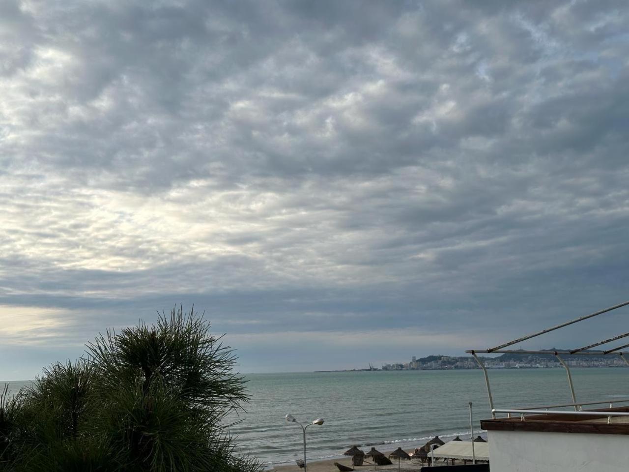 Sunset Sea View - Beachfront Balcony - Ac - Wifi Durrës Eksteriør billede